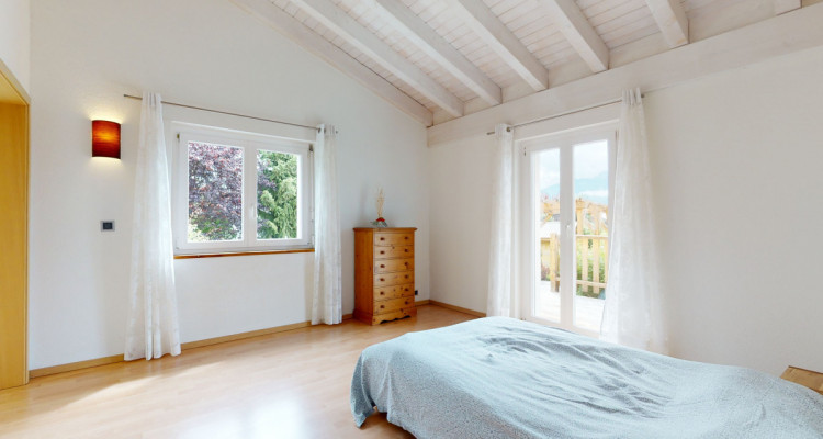 Maison familiale avec terrasse et jardin image 4