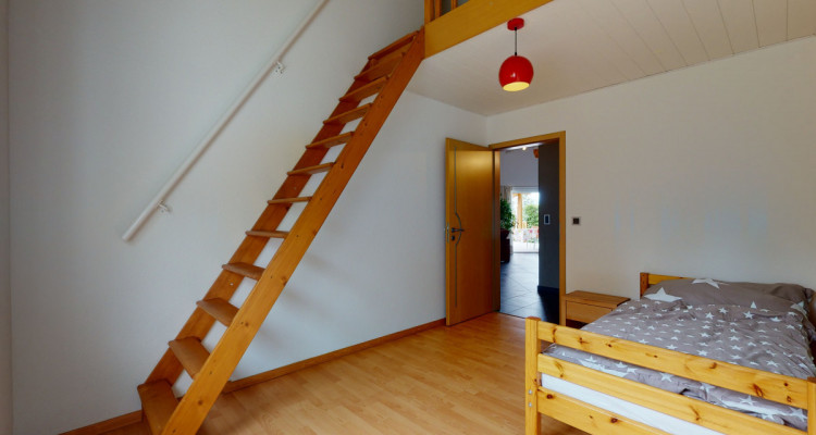 Maison familiale avec terrasse et jardin image 5