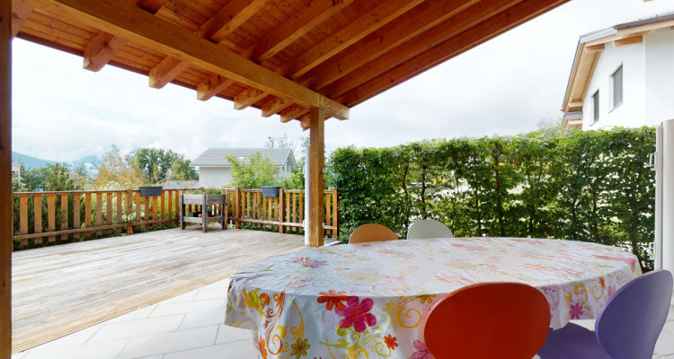 Maison familiale avec terrasse et jardin image 8