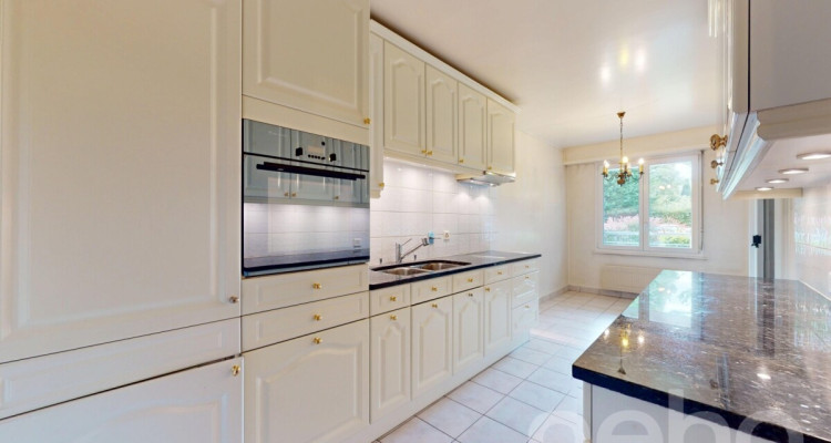 Appartement lumineux et spacieux à rénover image 9