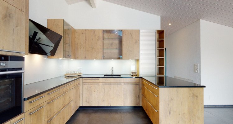 Neuwertige charmante Dachwohnung -  gehobener Ausbau, grosse Terrasse image 2