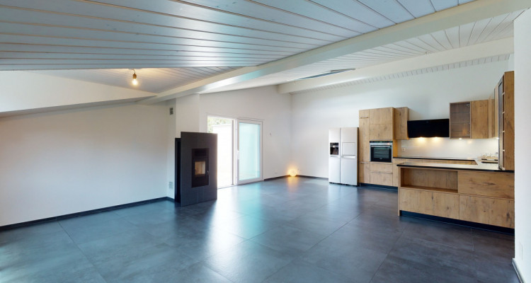 Neuwertige charmante Dachwohnung -  gehobener Ausbau, grosse Terrasse image 3