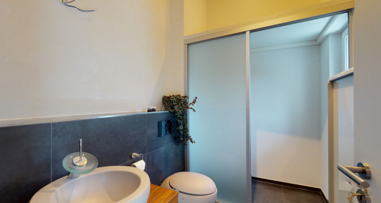 Neuwertige charmante Dachwohnung -  gehobener Ausbau, grosse Terrasse image 11