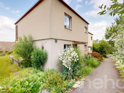 4-Zimmerhaus mit Cheminée und Weitblick in familienfreundlicher Lage image 1