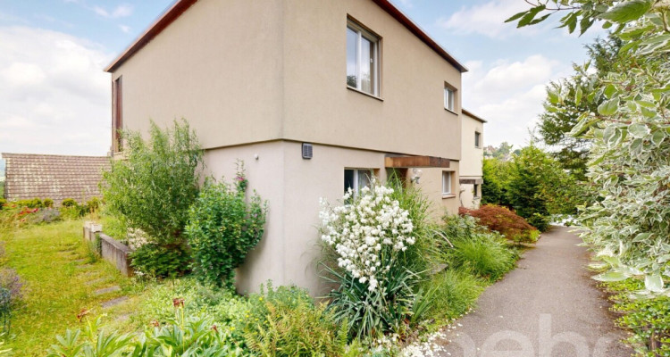 4-Zimmerhaus mit Cheminée und Weitblick in familienfreundlicher Lage image 1