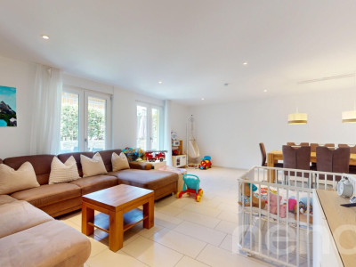 Familientraum mit Whirlpool, Garten, Terrassen und viel Platz image 2