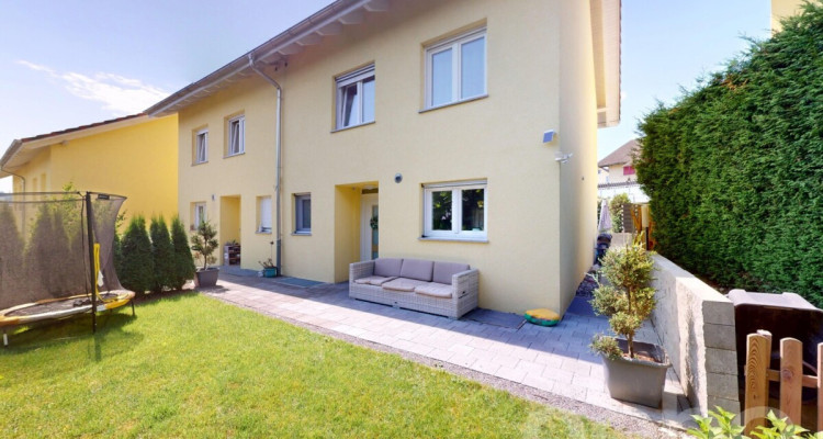 Familientraum mit Whirlpool, Garten, Terrassen und viel Platz image 1