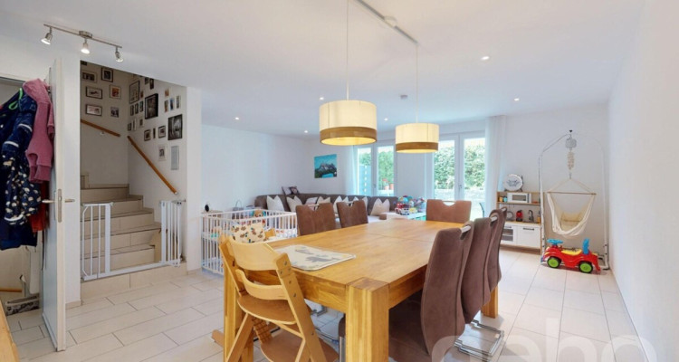 Familientraum mit Whirlpool, Garten, Terrassen und viel Platz image 3