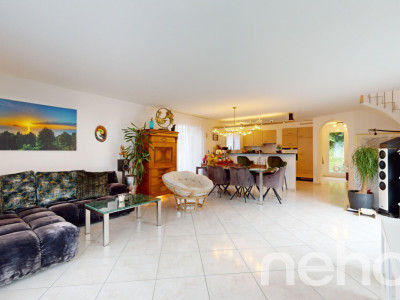 Lichtdurchfluteter Wohnkomfort mit Wintergarten und Weitsicht image 2