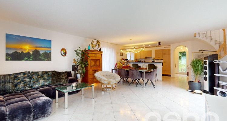 Lichtdurchfluteter Wohnkomfort mit Wintergarten und Weitsicht image 2