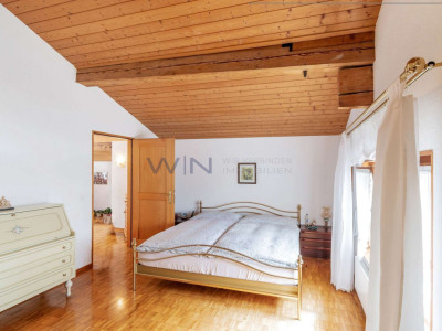 Grosses Einfamilienhaus mit Einliegerwohnung image 1