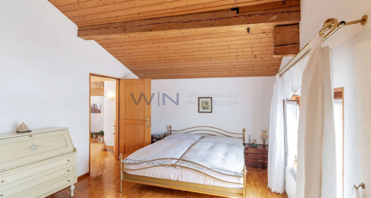 Grosses Einfamilienhaus mit Einliegerwohnung image 1