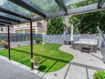 Grosses Einfamilienhaus mit Garten inkl. Einliegerwohnung image 1