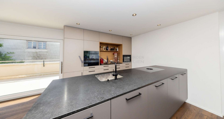 Stilvolles Penthouse mit offener Architektur und lichtdurchfluteten Räumen image 1