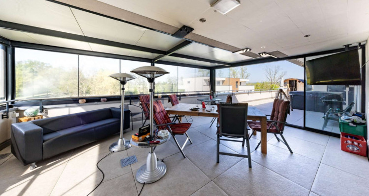 Stilvolles Penthouse mit offener Architektur und lichtdurchfluteten Räumen image 10