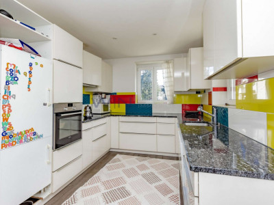 Attraktives Mehrfamilienhaus mit Entwicklungsspielraum in zentraler Lage von Reinach image 5