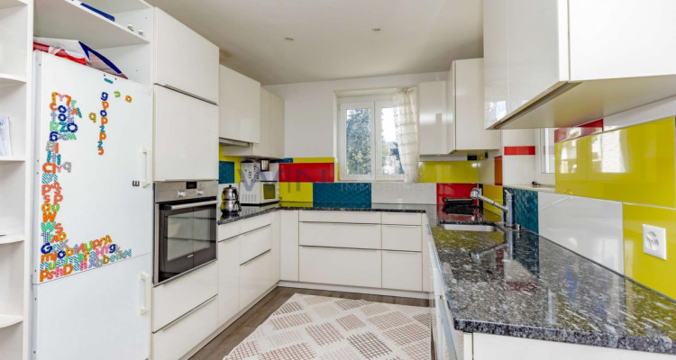 Attraktives Mehrfamilienhaus mit Entwicklungsspielraum in zentraler Lage von Reinach image 5