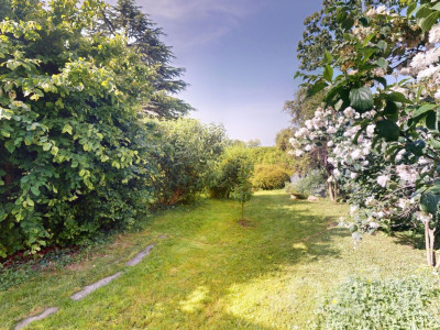 Maison rénovée avec jardin dans un emplacement d?exception image 5