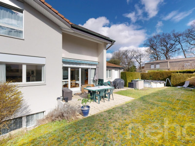Charmante maison avec piscine et panneaux solaires à Cologny image 5