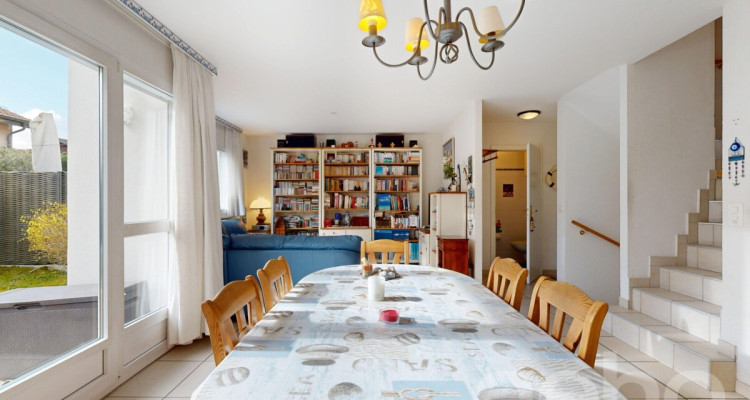 Charmante maison avec piscine et panneaux solaires à Cologny image 3