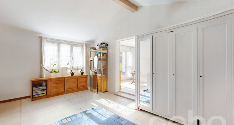 Charmante maison avec piscine et panneaux solaires à Cologny image 9