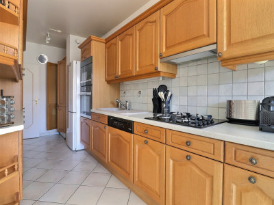 Lumineux 5 pièces meublé, 3 chambres, balcon ensoleillé image 7