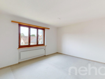 Helle 4.5-Zi.-Wohnung mit Aussicht, Cheminée und zwei Parkplätzen image 4