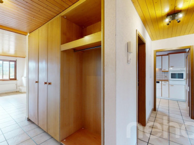 Helle 4.5-Zi.-Wohnung mit Aussicht, Cheminée und zwei Parkplätzen image 7