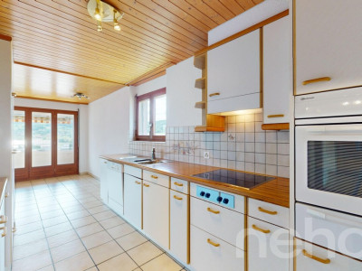 Helle 4.5-Zi.-Wohnung mit Aussicht, Cheminée und zwei Parkplätzen image 8