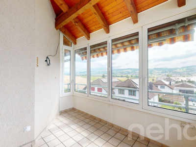 Helle 4.5-Zi.-Wohnung mit Aussicht, Cheminée und zwei Parkplätzen image 11