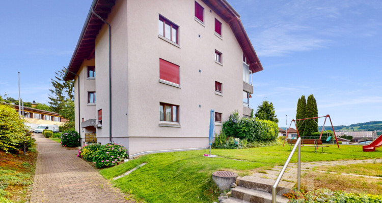 Helle 4.5-Zi.-Wohnung mit Aussicht, Cheminée und zwei Parkplätzen image 3