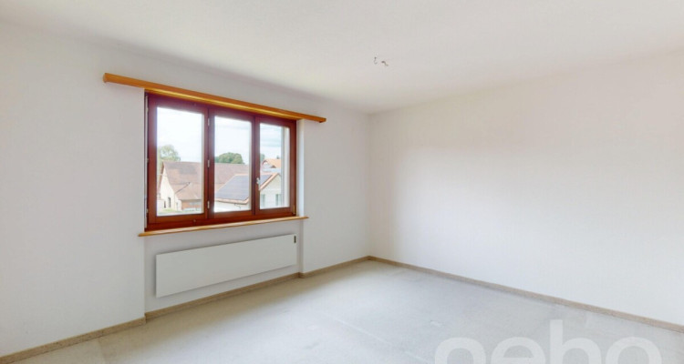 Helle 4.5-Zi.-Wohnung mit Aussicht, Cheminée und zwei Parkplätzen image 4