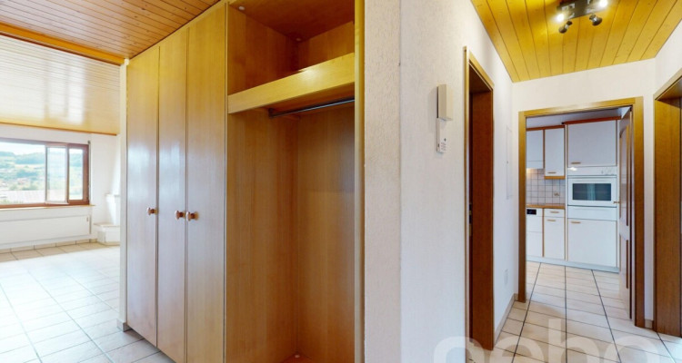 Helle 4.5-Zi.-Wohnung mit Aussicht, Cheminée und zwei Parkplätzen image 7