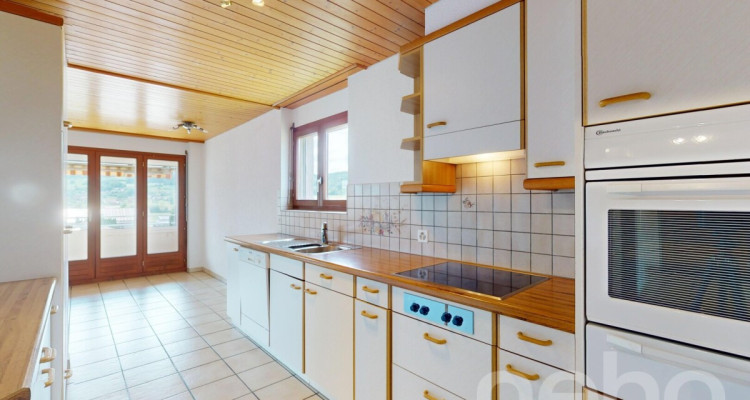 Helle 4.5-Zi.-Wohnung mit Aussicht, Cheminée und zwei Parkplätzen image 8