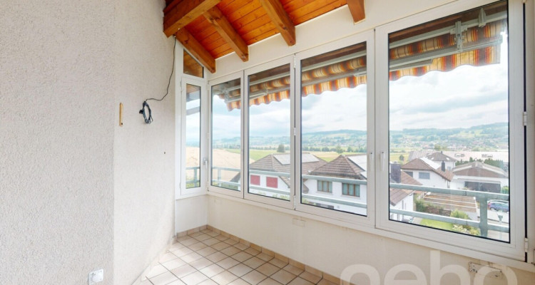 Helle 4.5-Zi.-Wohnung mit Aussicht, Cheminée und zwei Parkplätzen image 11