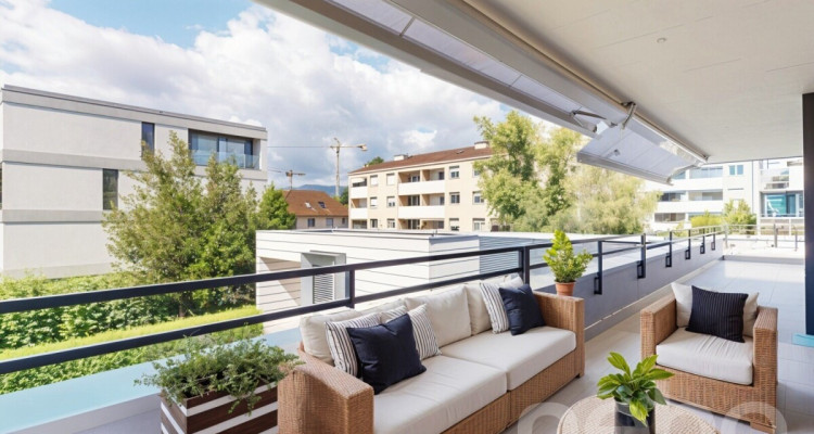 Appartement de standing avec grande terrasse périphérique de 105 m² image 9