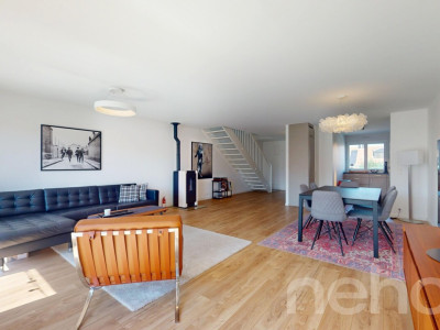 Duplex en attique lumineux et rénové avec cachet image 2