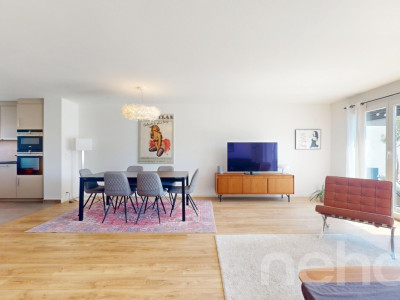 Duplex en attique lumineux et rénové avec cachet image 1