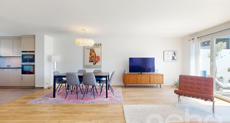 Duplex en attique lumineux et rénové avec cachet image 1