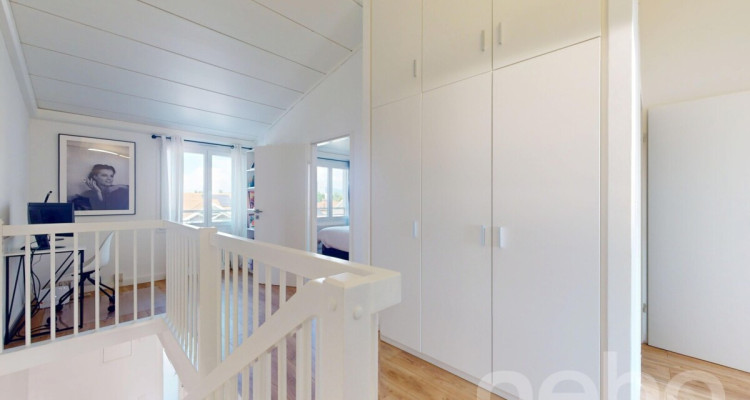 Duplex en attique lumineux et rénové avec cachet image 7