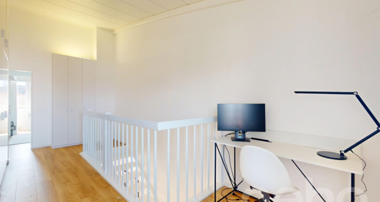 Duplex en attique lumineux et rénové avec cachet image 8