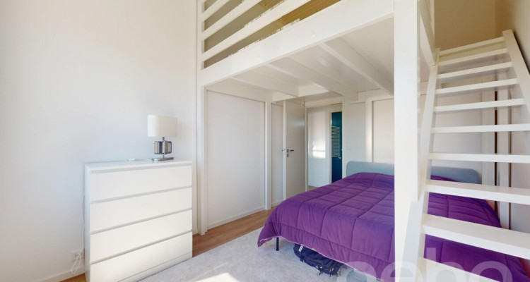 Duplex en attique lumineux et rénové avec cachet image 11