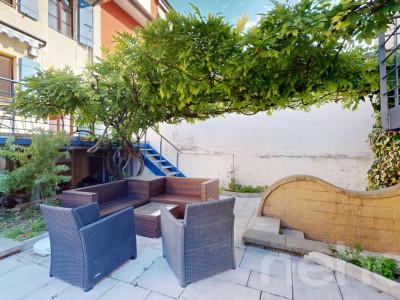 Maison mitoyenne de charme rénovée avec cour au c?ur de Colombier image 7