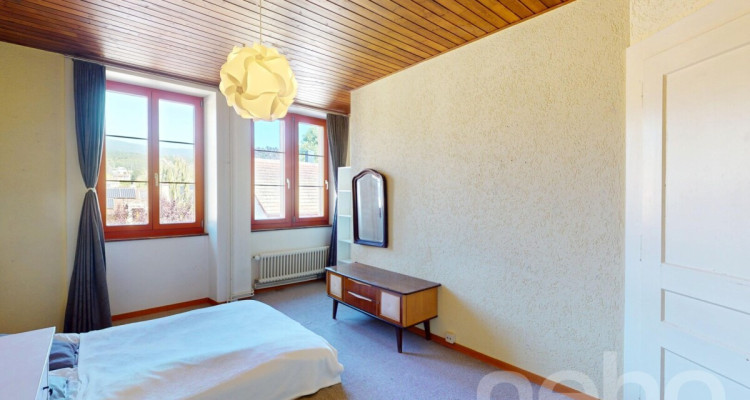 Maison mitoyenne de charme rénovée avec cour au c?ur de Colombier image 11