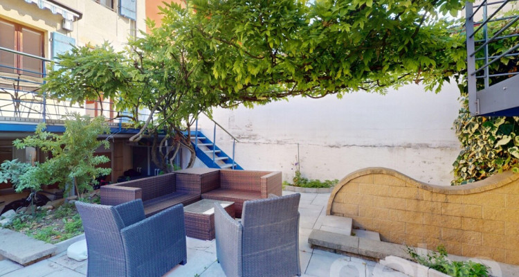 Maison mitoyenne de charme rénovée avec cour au c?ur de Colombier image 7