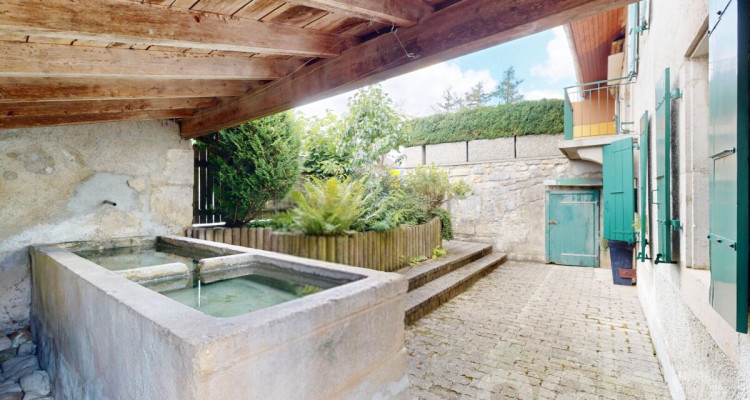 Maison villageoise rénovée avec jardin et fort potentiel image 5