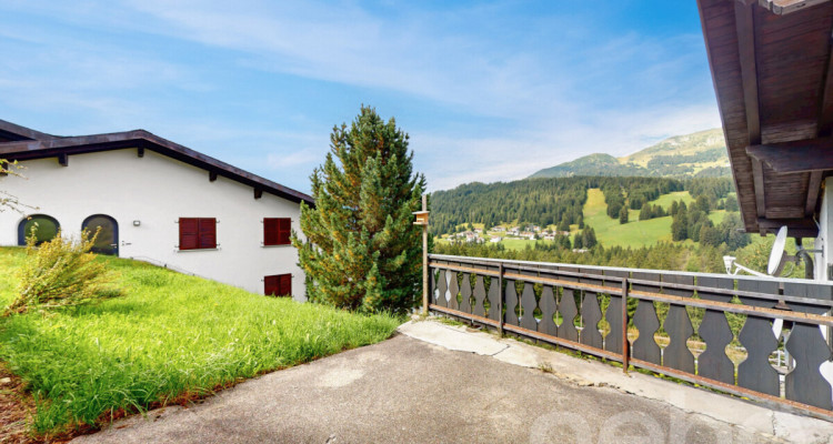 2.5-Zimmer-Wohnung mit Cheminée und Bergblick in Lenzerheide image 2