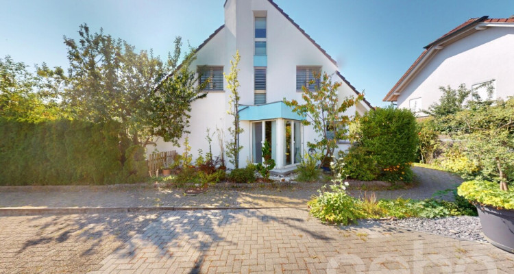 5.5-Zimmer-Doppelhaushälfte mit Wintergarten, Garten & 2 TG-Plätze image 1