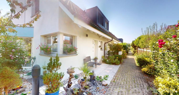 5.5-Zimmer-Doppelhaushälfte mit Wintergarten, Garten & 2 TG-Plätze image 2