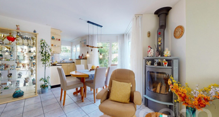 5.5-Zimmer-Doppelhaushälfte mit Wintergarten, Garten & 2 TG-Plätze image 5